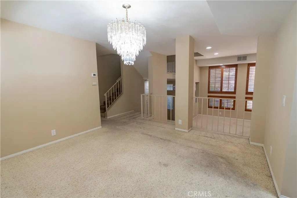 23169 Mulholland, Woodland Hills, California 91364 home-pic-5